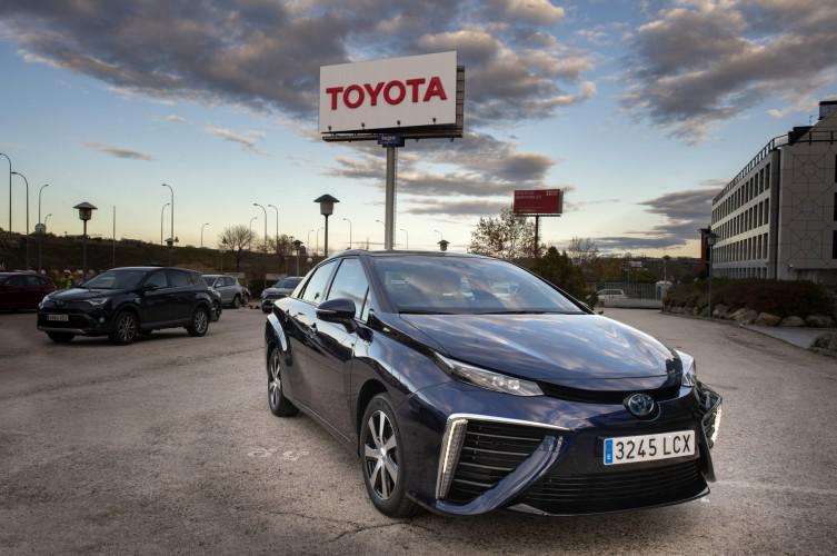 Llega Toyota Mirai, el primer veh�culo el�ctrico de hidr�geno  - Foto